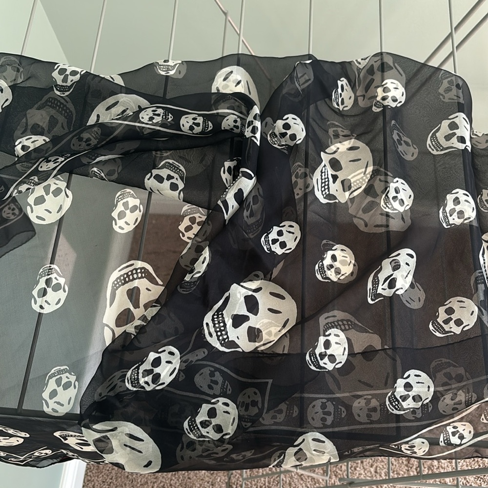 pristine condition Alexander McQueen scarf